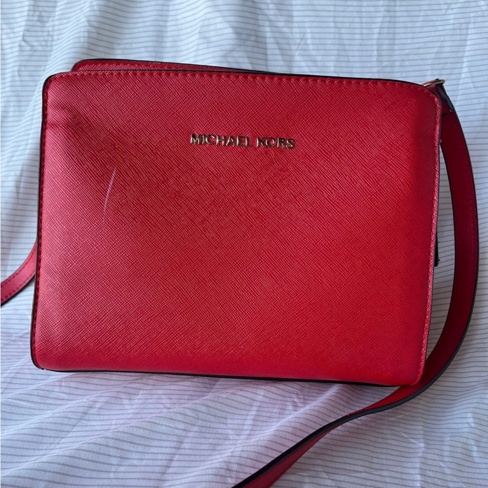 Michaels Kors Leslie Medium Saffiano Leather Crossbody